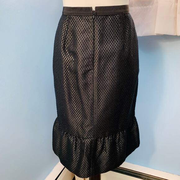 Ann Taylor Flounce Hem Skirt in Black Dot Jacquard Size 4 - Picture 4 of 8